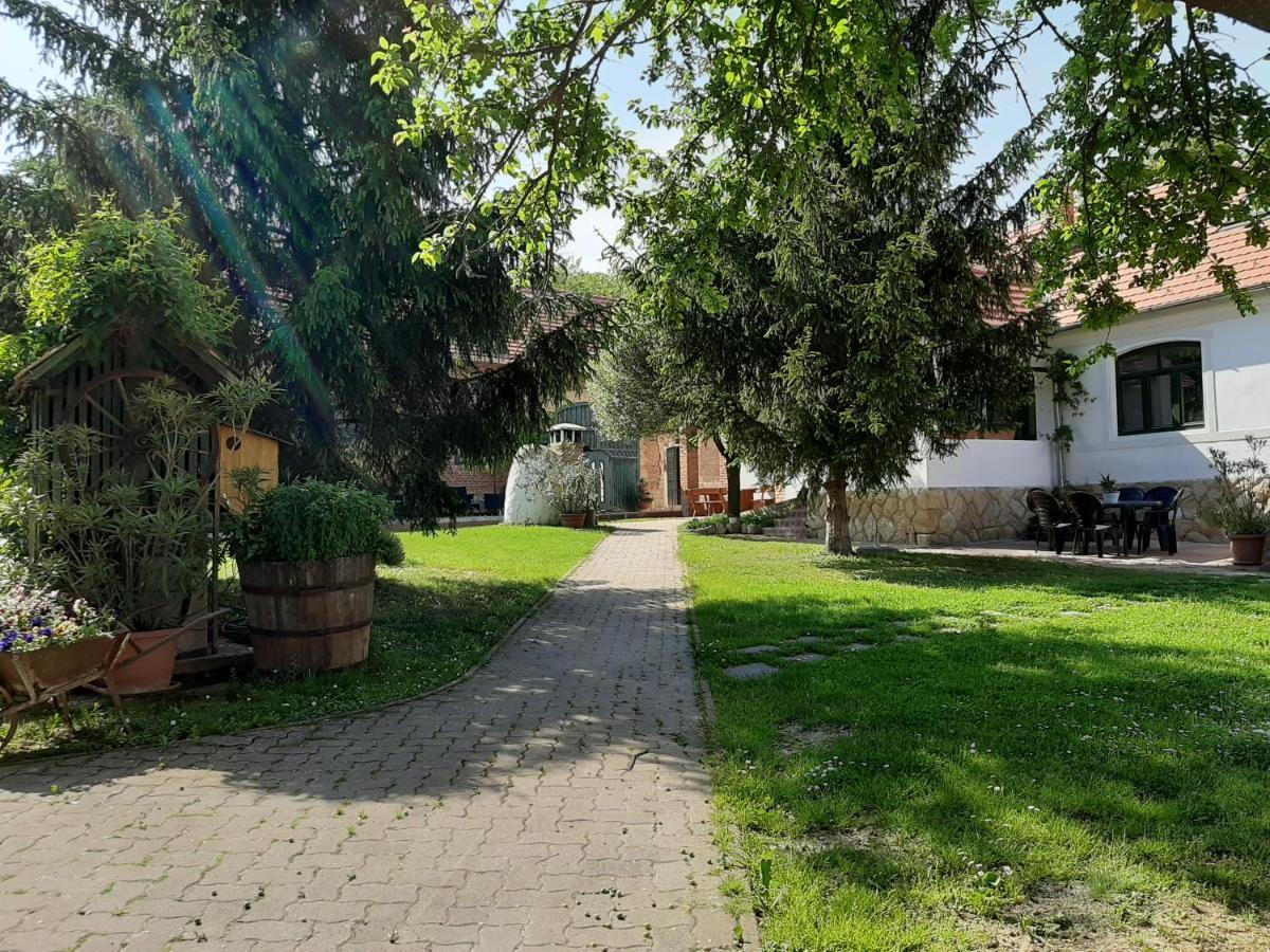 Natura Panzio&Apartmanhaz Orfű Exterior foto